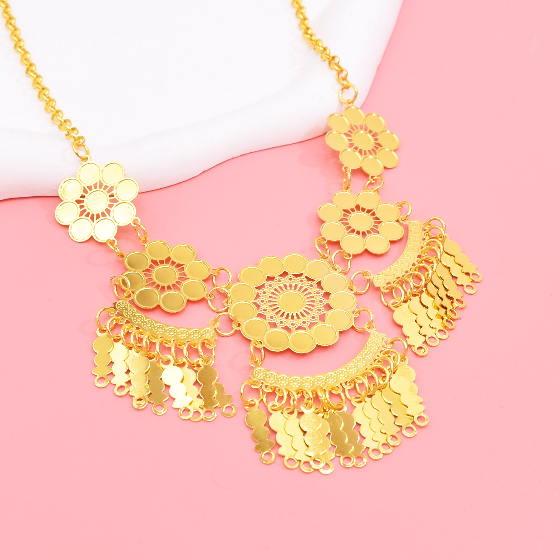Hohle geschnitzte Blumen-Anhän – Ethnic Fashion Dubai Bewertung und Preis