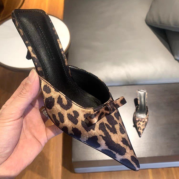 Damen-Slipper mit Leopardenmus – Ethnic Fashion For Women Bewertung und Preis