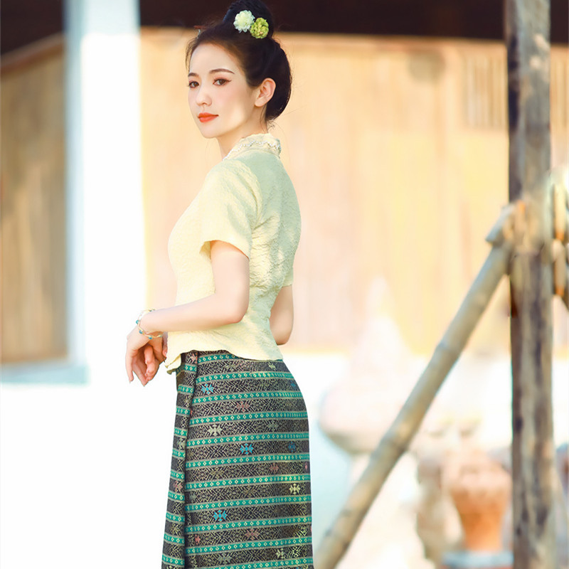 Hellgelbe thailändische Dai-Kl – Thai Silk Blouse Bewertung und Preis